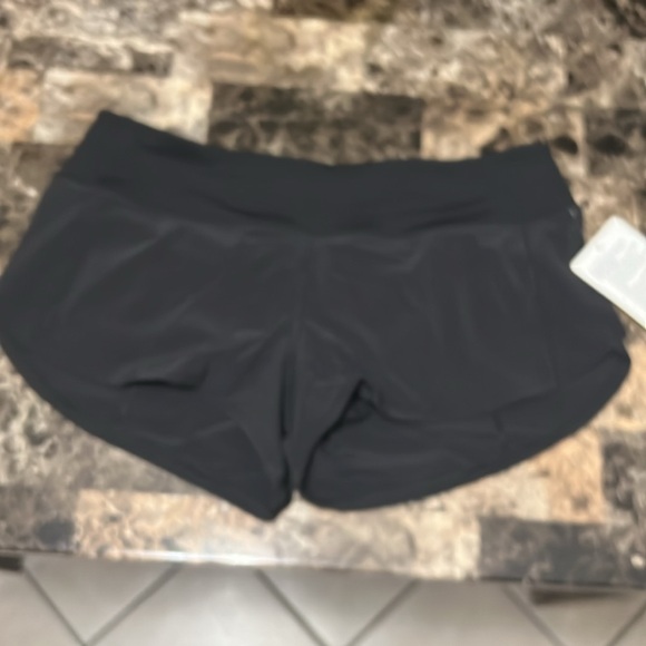 LULULEMON SPEED UP LOW RISE SHORT 2.5” LINED NWT SIZE 12 or 14 BLACK COLOR - Picture 5 of 5